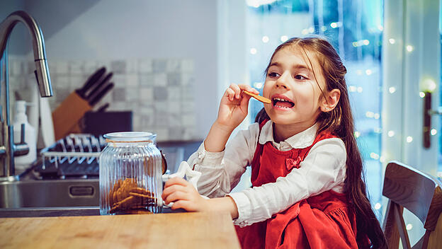 Vorsicht, Völlerei! In der Advents- und Weihnachtszeit geht der Trend zum Süßen. Das kann den Blick auf das Wesentliche verstellen.