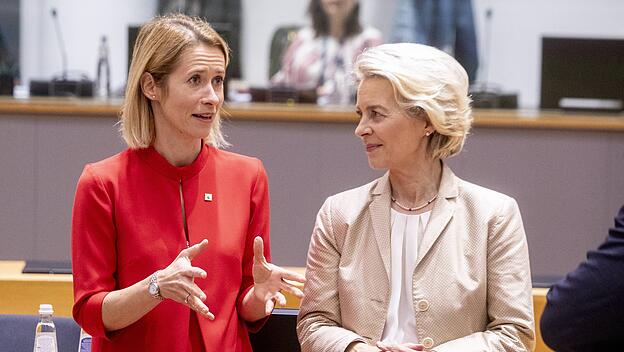 Die wohl künftige EU-Außenbeauftragte Kaja Kallas mit Ursula von der Leyen