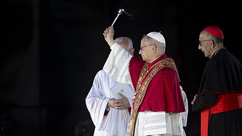 Papst Leo segnet Christusturm der Sagrada Família