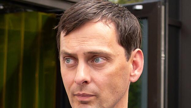 Der Neuköllner Bezirksbürgermeister Martin Hikel (SPD)