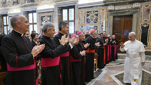 Papst Leo und die Kurie