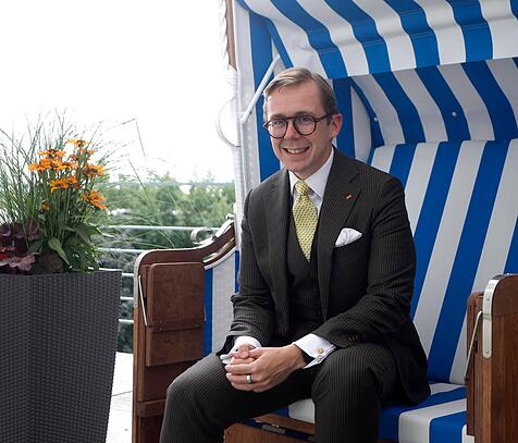 Philipp Amthor im Strandkorb