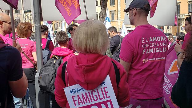 Italien: Demonstration für Leihmutterschaft am 5. April 2024