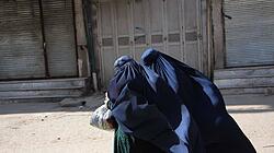 Buchstäblich "undercover": Eine Ordensschwester erzählt von ihrer Mission in Afghanistan, bei der sie den Habit gegen die Burka tauschen musste. Doch die Mission in Deutschland schätzt sie als schwieriger ein.