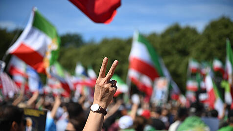 Demonstration für den Schah-Sohn Reza Pahlavi in Den Haag