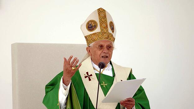 Papst Benedikt in München-Riem