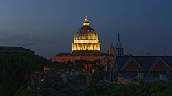 Petersdom bei Nacht
