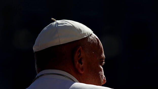 Ein vatikanisches Studiendokument stößt auf bei religiösen Vertretern auf Wohlwollen. Eine radikale Änderung des Papstprimates ist aber nicht in Sicht.
