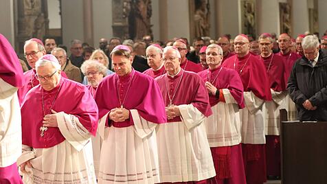 Einzug der Bischöfe bei der DBK-Vollversammlung