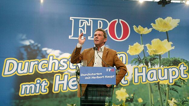 Jörg Haider bei einem FPÖ-Parteitag 2002 in Linz