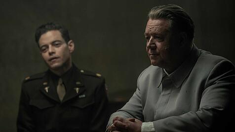 James Vanderbilts Spielfilm „Nürnberg“ konzentriert sich auf die Konfrontation zwischen dem Militärpsychiater Douglas M. Kelley (Rami Malek, links) und Hermann Göring (Russell Crowe), der streckenweise in ein allzu günstiges Licht getaucht wird.