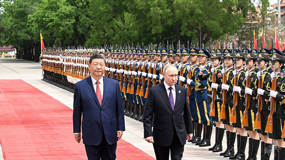 Der chinesische Präsident Xi Jinping mit Russlands Präsident Wladimir Putin