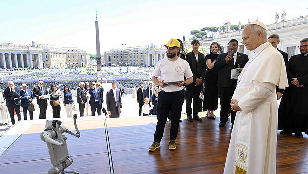 Papst Leo unterschreibt Magnifica Humanitas
