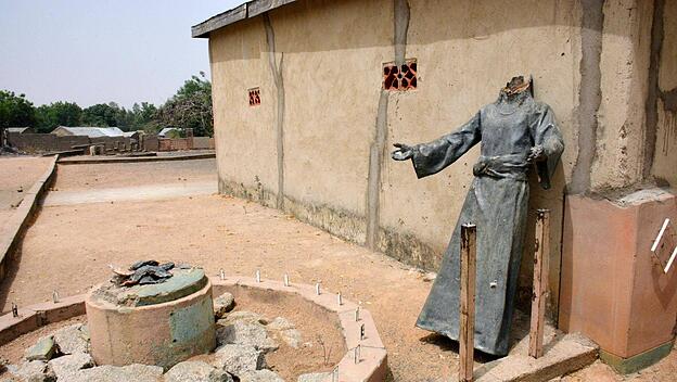 Geköpfte Statue in Nigeria