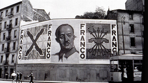 Plakat mit dem Gesicht Francisco Francos