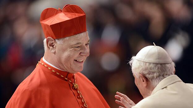 Kardinal Müller mit dem emeritierten Papst Benedikt XVI. im Jahr 2014