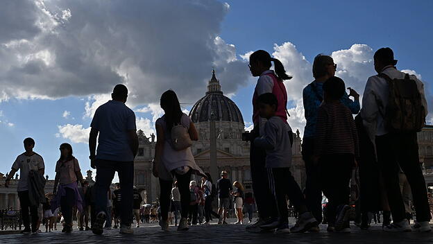 Papst Leo wird operiert