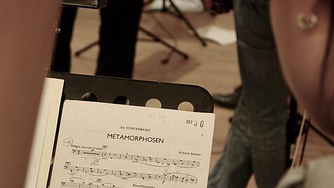 Im Spätwerk der „Metamorphosen“ von Richard Strauss verwandeln sich Zerstörung, Tod und Trümmer in Musik.