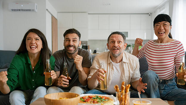 Fußballschauen im heimischen Wohnzimmer