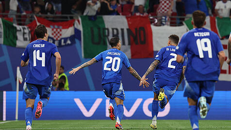Italien feiert den Ausgleichstreffer gegen Kroatien in letzter Sekunde