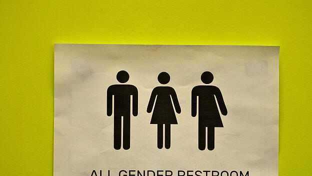 Klo für Männer, Frauen und Transgender