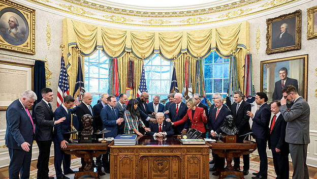 Donald Trump bei Gebetstreffen mit evangelikalen Geistlichen im Weißen Haus