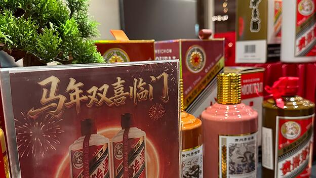 In China trinkt man bei besonderen Anlässen gern Hochprozentiges. Beim Neujahrsempfang in Hamburg zum beginnenden Jahr des Pferdes gab es Moutai.