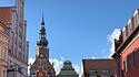 Der markante Turm des mächtigen Doms Sankt Nikolai