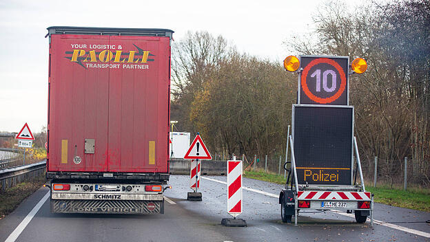 Deutsche Grenzkontrolle an niederländischer Grenze bei Einreise nach Deutschland