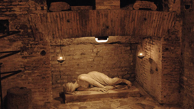 Das Grab der heiligen Märtyrerin Caecilia in den Katakomben des Callixtus in Rom.