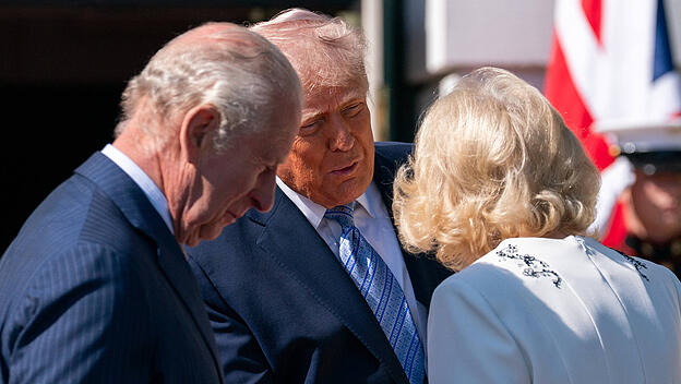 Donald Trump mit dem britischen Königspaar Charles und Camilla