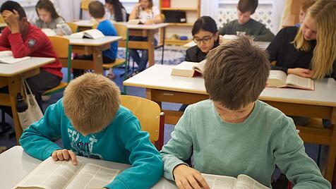 Kinder in der Schule "Die Lerche" - Mason-Pädagogik