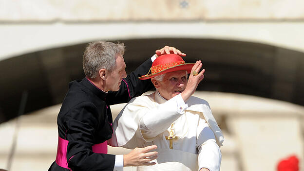 Papst Benedikt XVI., Georg Gänswein