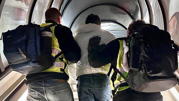 Flughafen Leipzig: Abschiebung von afghanischen Straftätern