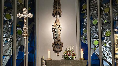 Die im Krieg unversehrt gebliebene Marienstatue in der Kapelle im Kolumba-Museum in Köln.