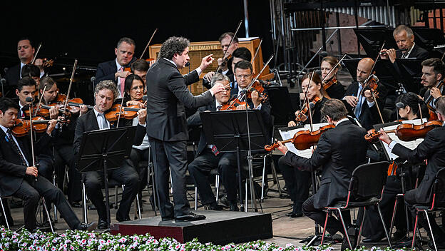 Im letzten Jahr dirigierte Gustavo Dudamel die Berliner Philharmoniker auf der Waldbühne. Ab der kommenden Saison leitet er die New Yorker Philharmoniker.