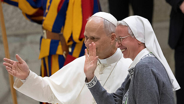 Papst Leo, Simona Brambilla