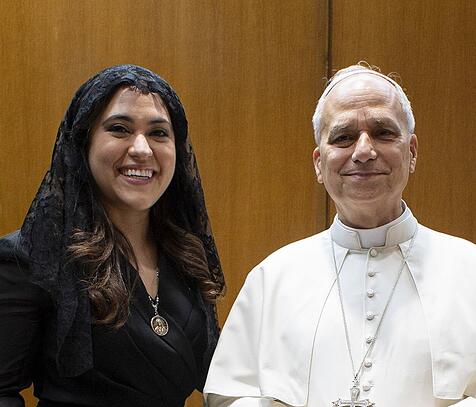 María Montserrat Alvarado mit Papst Leo XIV.
