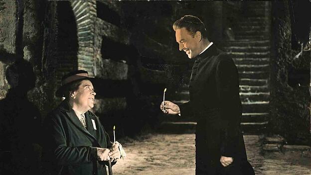 Teta Linek (Annie Rosar) findet in Kaplan Seydel (Hans Holt) bei der Wallfahrt nach Rom einen verständnisvollen Seelsorger.