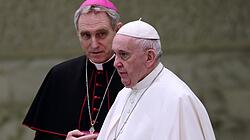 Gänswein und Franziskus 2020 im Vatikan