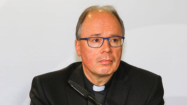 "Karin Weißenfels" klagt gegen Bischof Ackermann