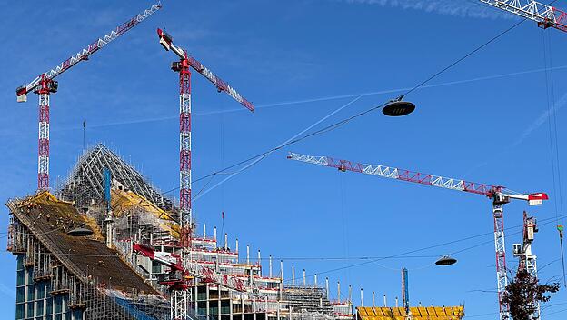 Auch moderne Architektur sollte bei aller Freiheit in Stil und Konstruktion immer auf den Menschen bezogen sein. Verliert sie diesen im Kern altruistischen Gedanken aus dem Blick, wird sie ihrer Verantwortung für das Gemeinwesen nicht mehr gerecht.