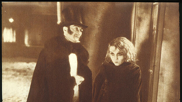 Wenige klassische Stoffe wurden so oft verfilmt wie Victor Hugos „Les Misérables“, hier ein Szenenbild aus einer französischen Filmfassung von 1933, Regie R. Bernard.