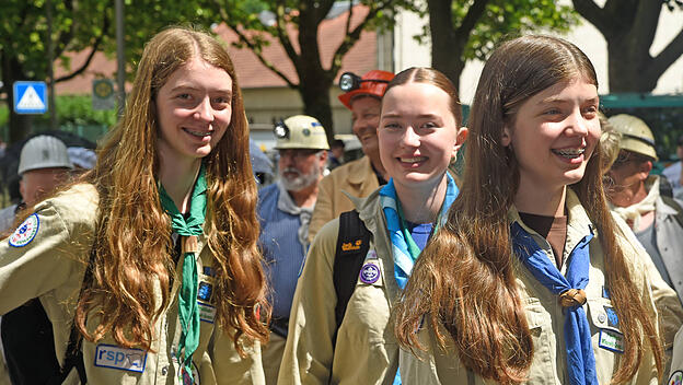 St.-Georgs-Pfadfinder auf einem Umzug