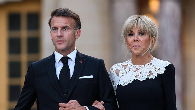 Frankreichs Präsident Emmanuel Macron mit seiner Frau, Brigitte Macron