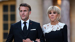 Frankreichs Präsident Emmanuel Macron mit seiner Frau, Brigitte Macron