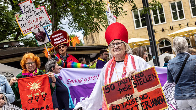Kundgebung und Demonstration von Maria 2.0 auf dem Kirchentag in Stuttgart. Maria 2.0, auch Kirchenstreik genannt, ist