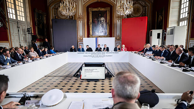 „Koalition der Willigen“ trifft sich unter Macrons Regie