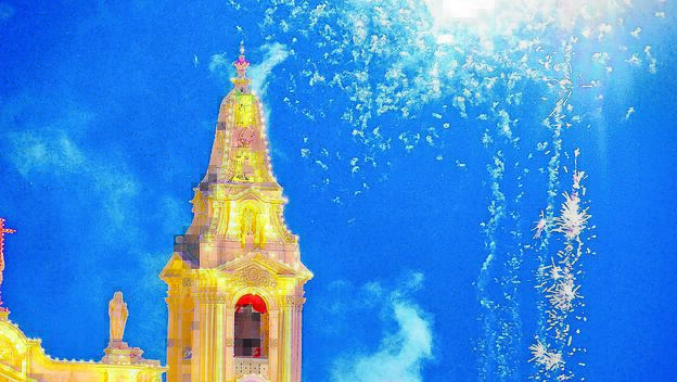 Feuerwerk über der Marienkirche von Naxxar