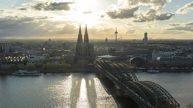 Blick vom KölnTRiangle auf Köln